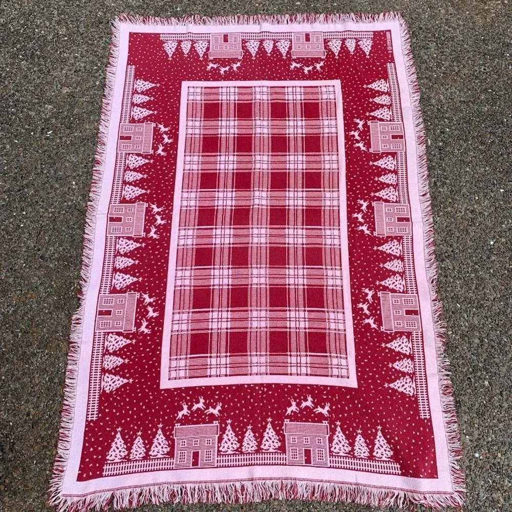 Christmas Village Red/White Woven Throw Blanket Tapestry‎ Holiday Reindeer